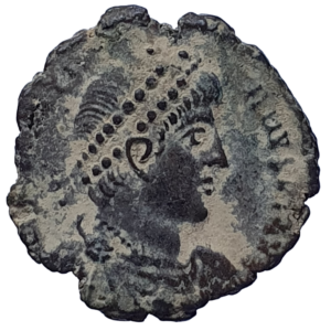 Império Romano, Valentiniano I, follis (nummus), bronze,  2.3g,  15mm, 364 a 375 dC, cunhada em Antioquia