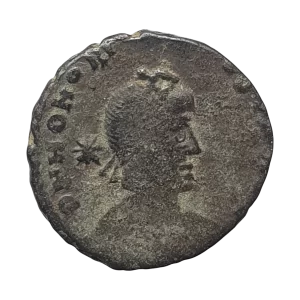 Império Romano, Teodósio II, nummus, bronze, 15 mm, 1.7 g, 408 a 423 dC,  busto de Honório / Teodósio e Honório